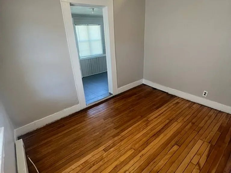 77 Walnut St — Photo 4