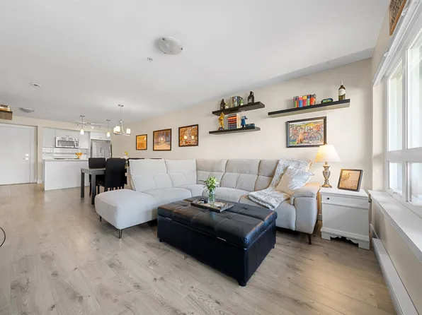 4815 55b St #208, Delta, BC V4K 3V7