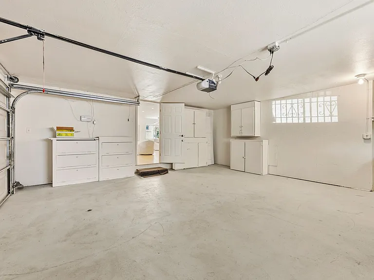 866 Alma Pl — Photo 12