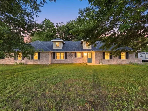 703 NE 102p Rd, Clinton, MO 64735