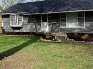 9403 Fairwood Dr, Kansas City, MO 64138