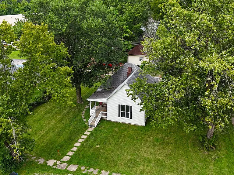 301 S Spruce St — Photo 9