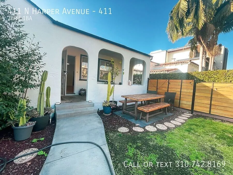 2-bedroom in Beverly Grove your dream apartment awaits! — Photo 1