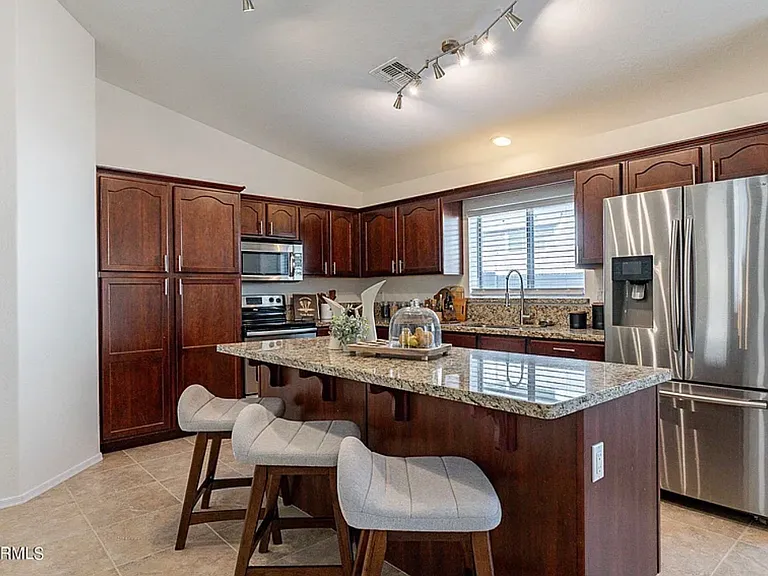 38645 N Lamar Dr — Photo 4