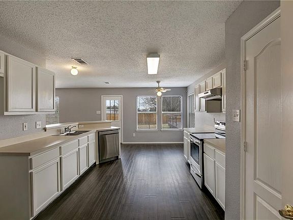 5th image of 1405 Linda Ln