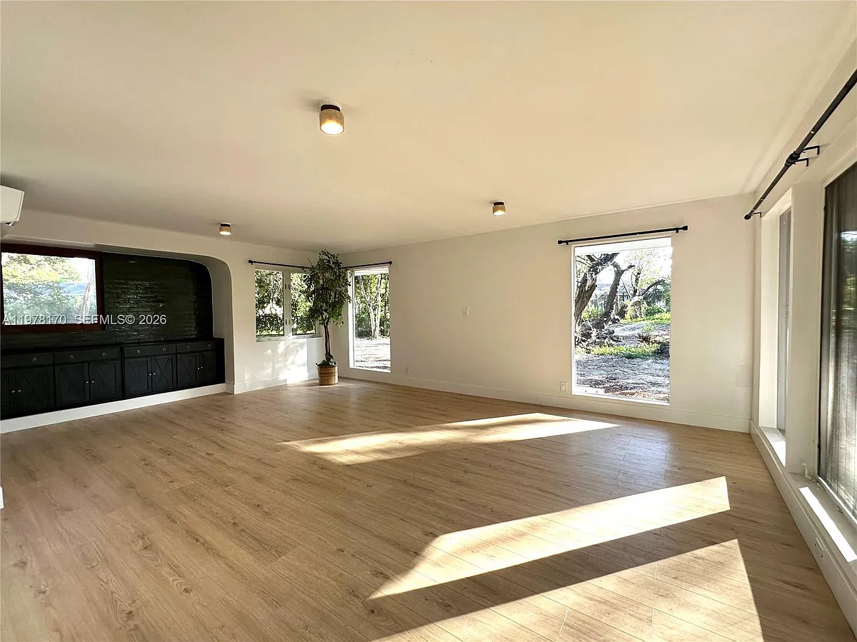 Building Photo - 17010 SW 77th Ave
