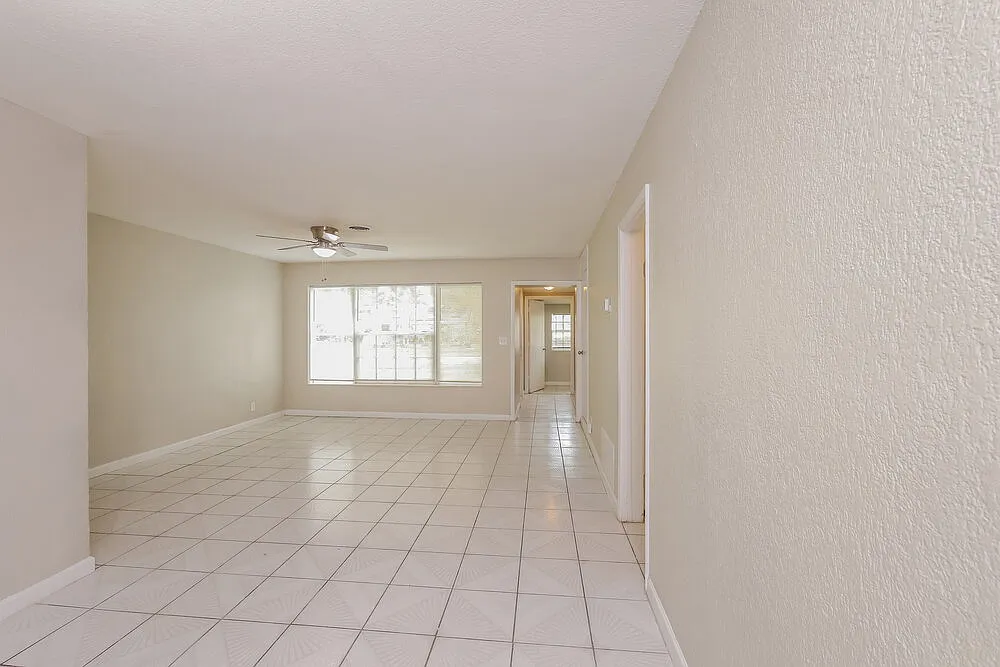 4 bed, 2.0 bath, 1572 sqft, $2,655 — Photo 4