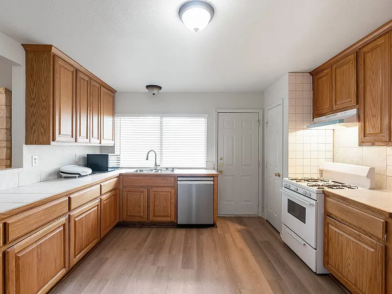 8408 Staunton Dr — Photo 9
