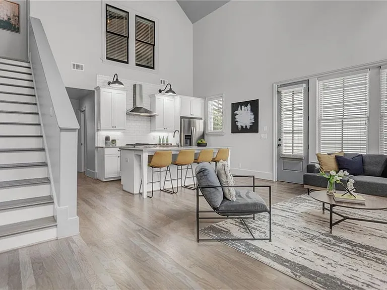 528 Bismark Rd NE — Photo 3