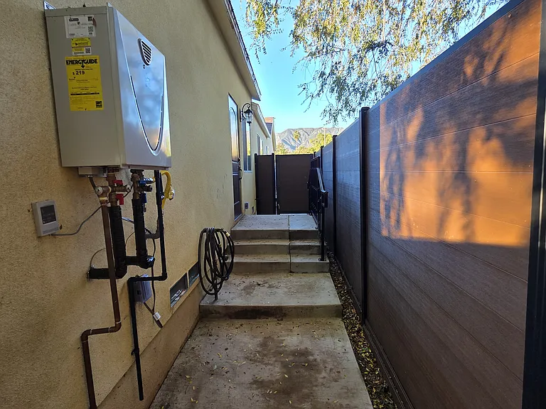 552 W Howard St — Photo 30