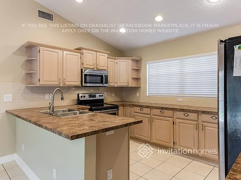 13740 Cromer Ct — Photo 9