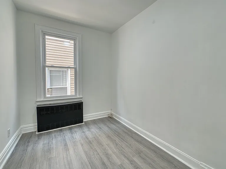 175 Zabriskie St #1 — Photo 11