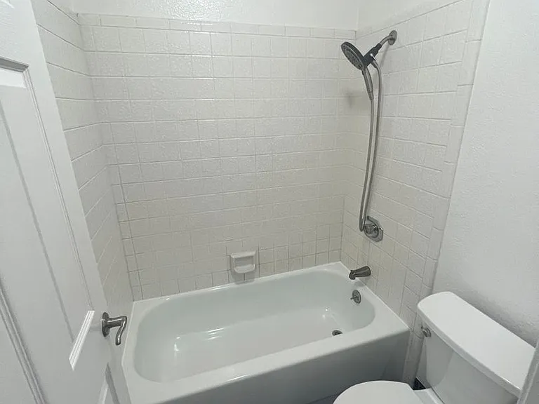 561 Amanda Ct — Photo 11