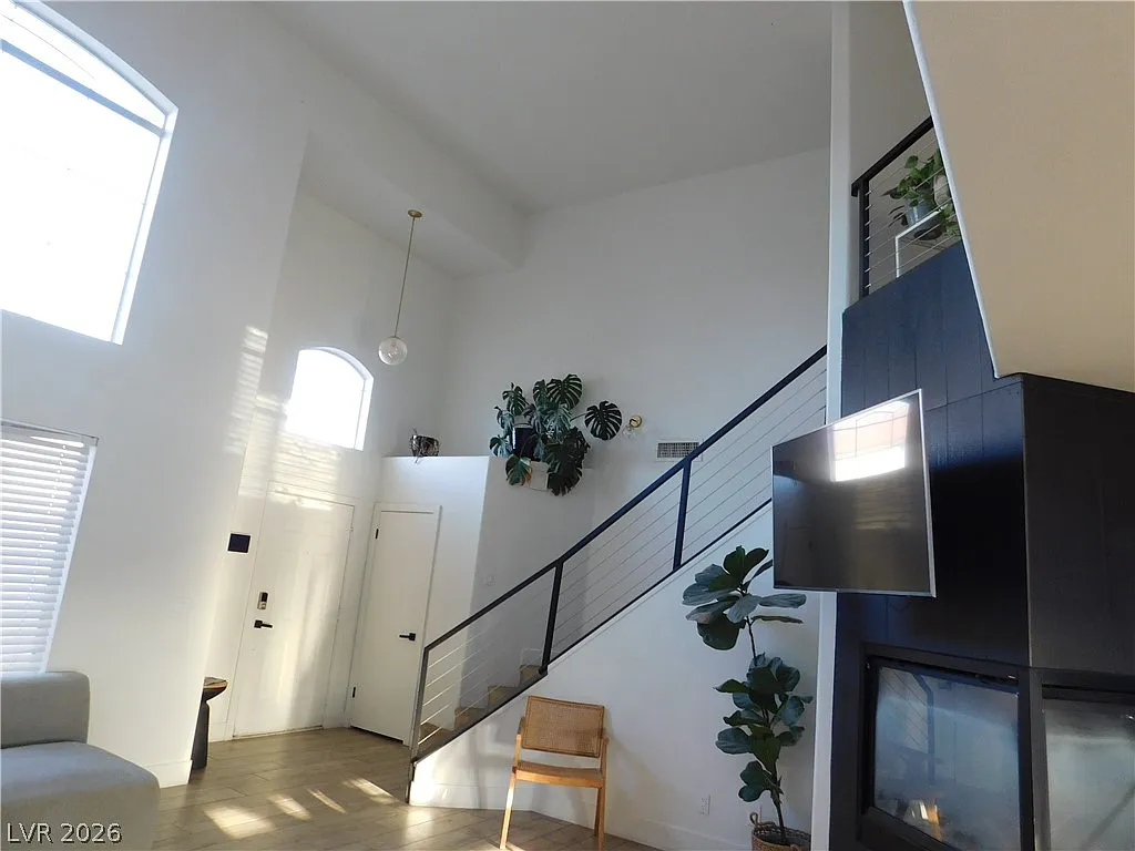 3 bed, 2.5 bath, 1698 sqft, $3,000 — Photo 3
