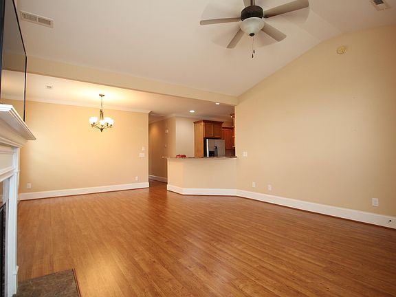 5th image of 3340 A Ellsworth Dr