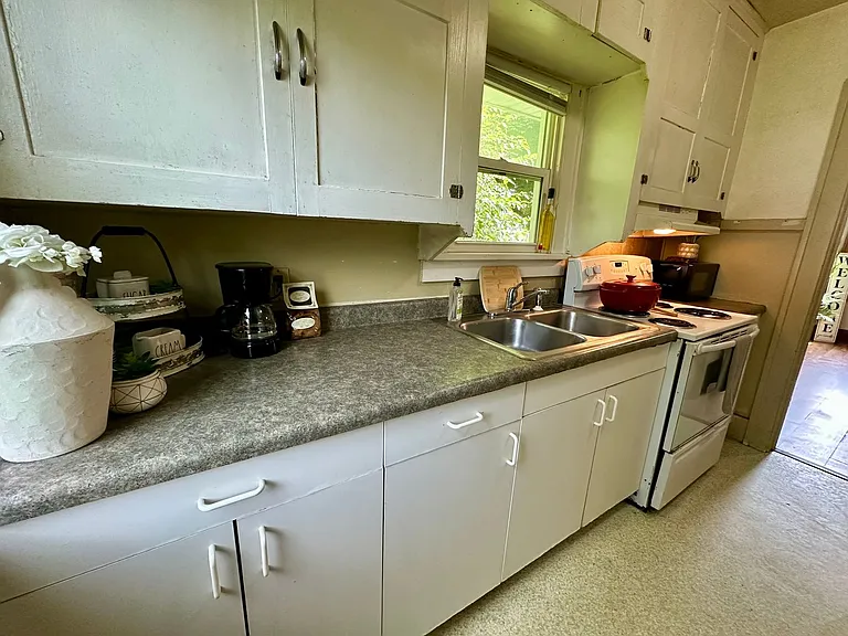 652 Conger St — Photo 3