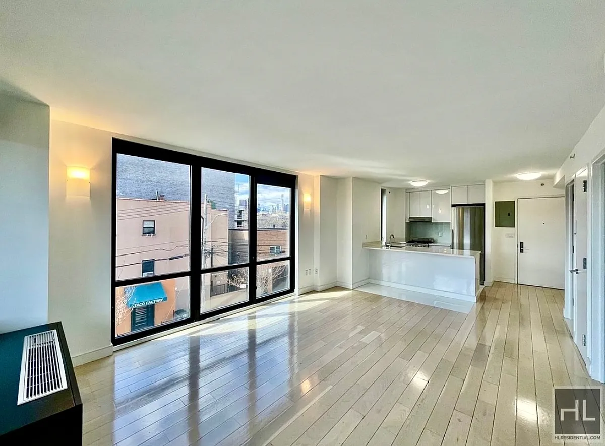 Building Photo - 2740 21st St #6C