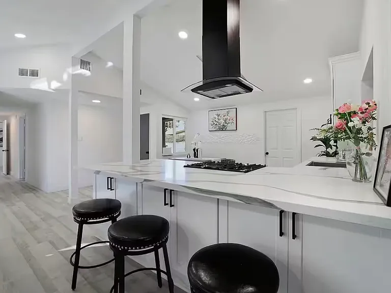 405 S Clara St — Photo 3