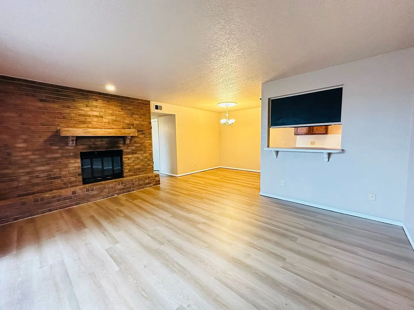 2 Bedroom 2 Bathroom - Gated Community - — Photo 2