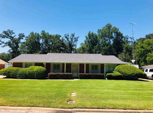 1120 Lynnwood Dr, Carthage, TX 75633