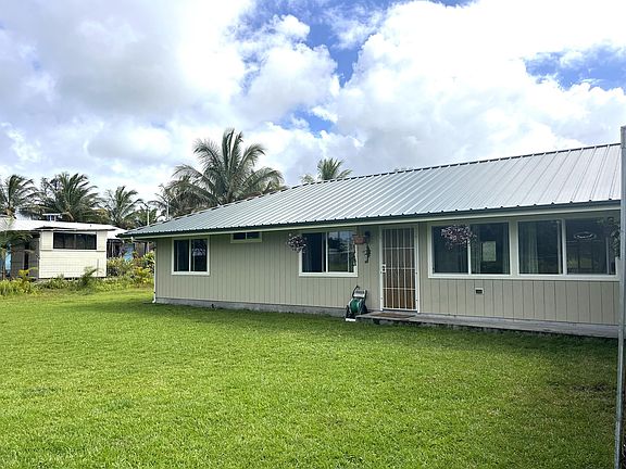 1332 sqft home with 3 bedrooms 2 full baths