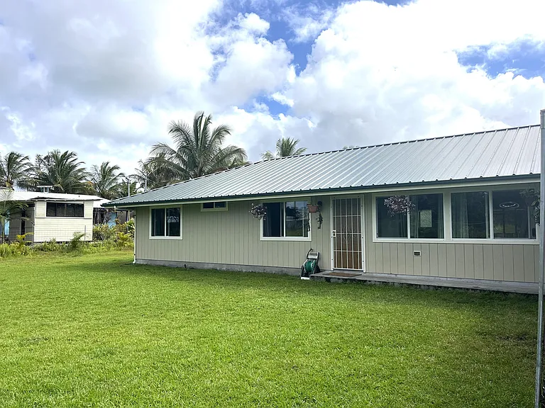 1332 sqft home with 3 bedrooms 2 full baths