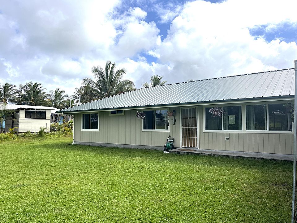 1332 sqft home with 3 bedrooms 2 full baths