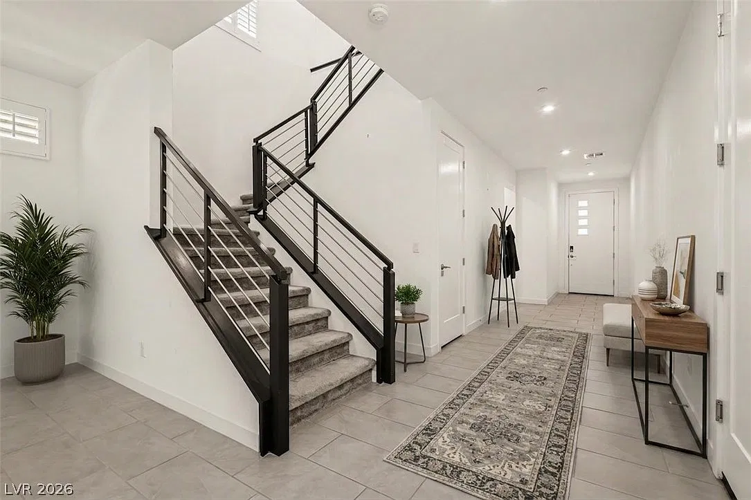 4 bed, 3.0 bath, 2736 sqft, $3,000 — Photo 2