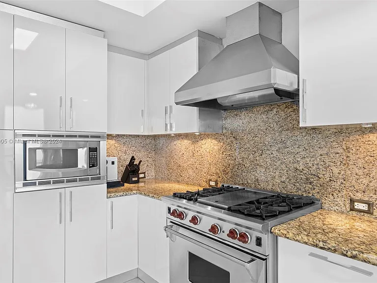 17875 Collins Ave #702 — Photo 43