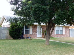 424 Melody Ln, Uvalde, TX 78801