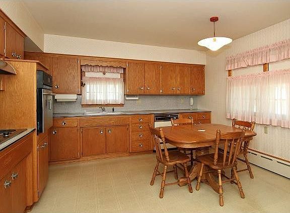 5th image of 815 9th Ave S