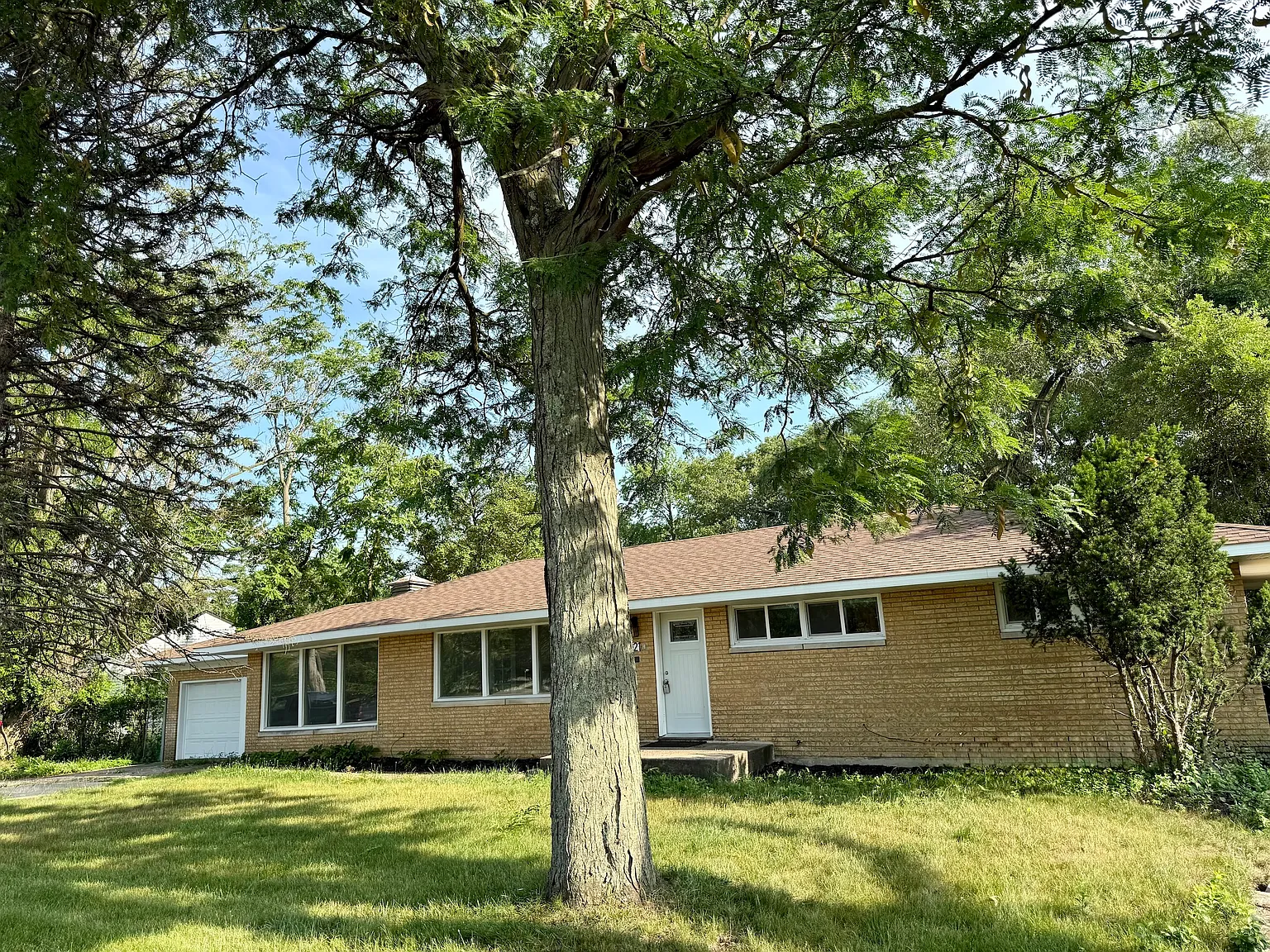6121 Birch Ave — Photo 2