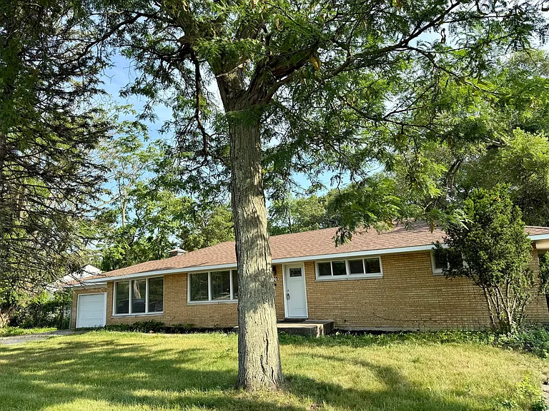 6121 Birch Ave — Photo 2