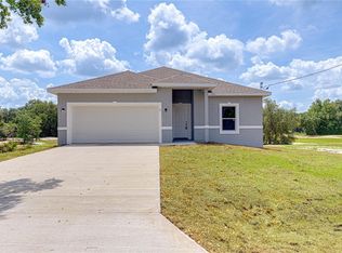 7 SE Bay Pl, Ocklawaha, FL 32179