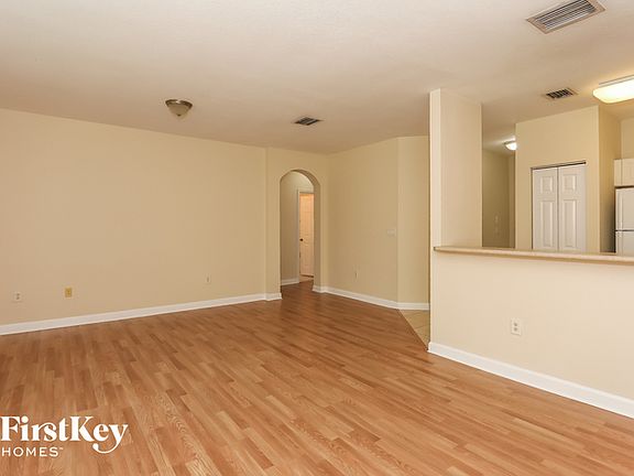 4th image of 2933 SE 2nd Dr Unit 20