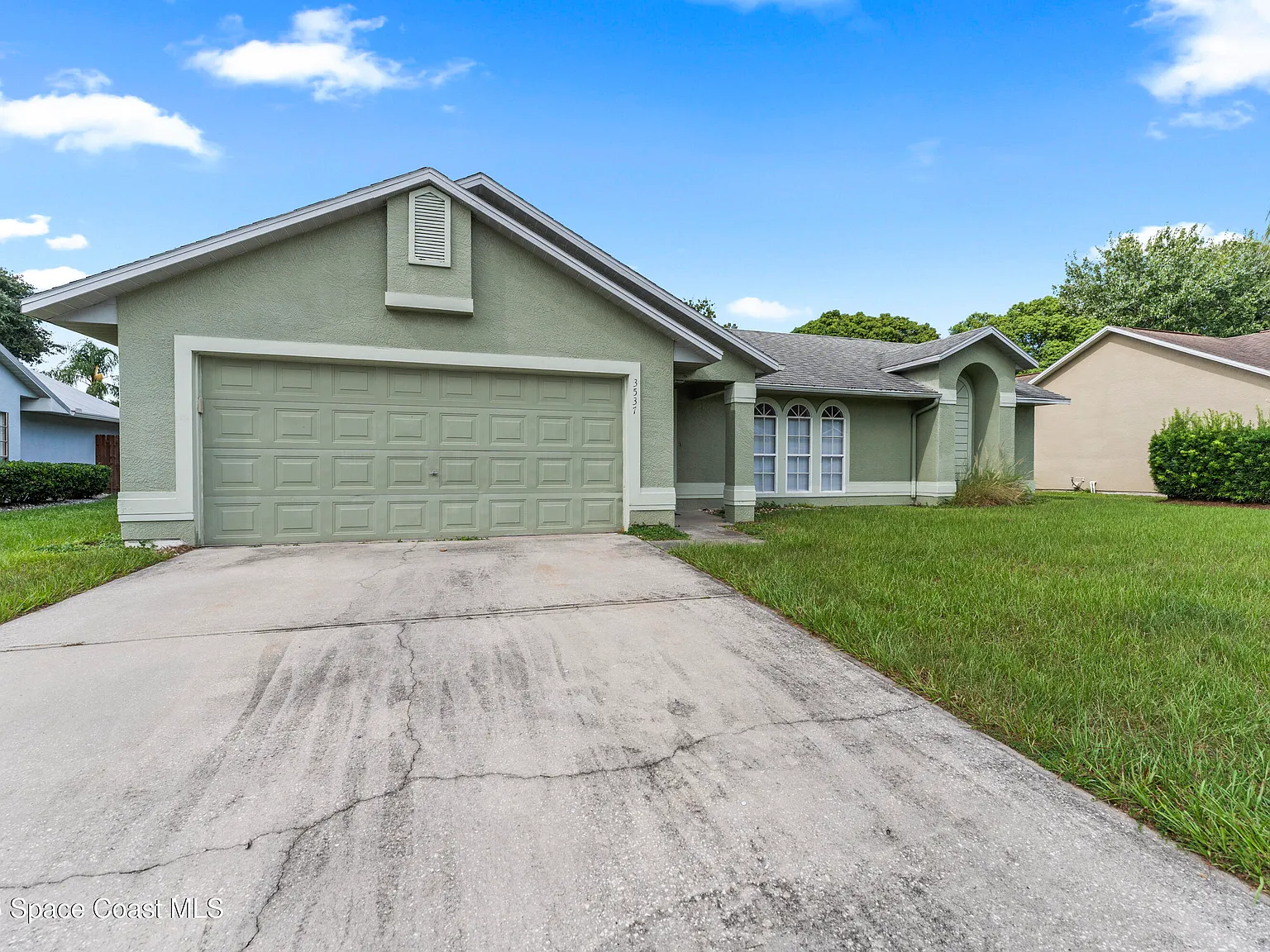 4 bed, 2.0 bath, 1383 sqft, $2,300 — Photo 1