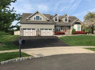 6 Burke Cir, Doylestown, PA 18901