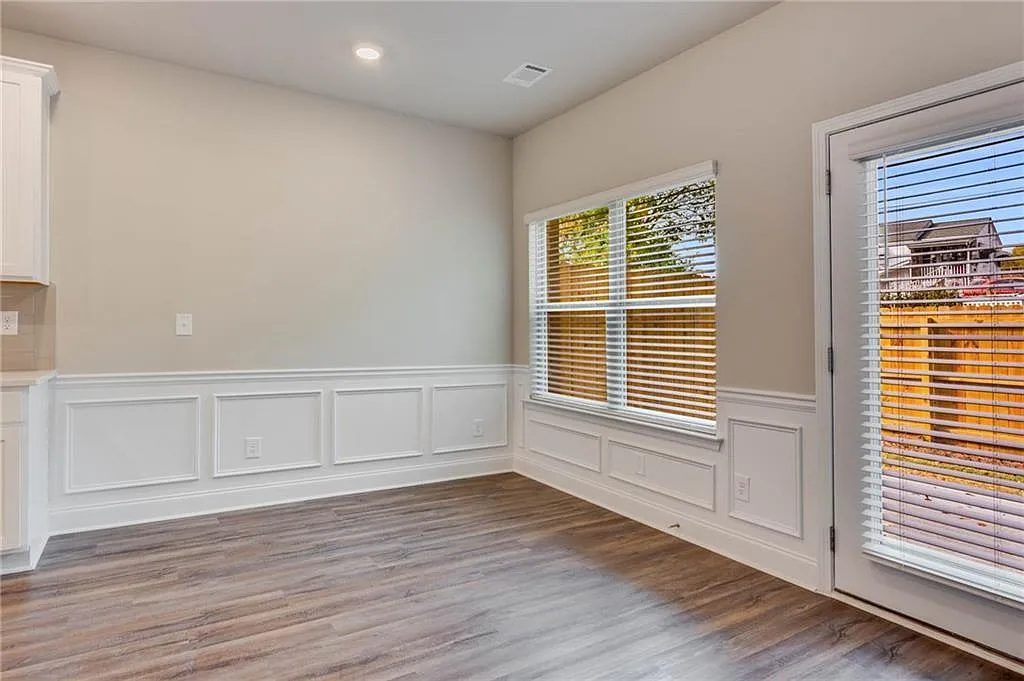 3 bed, 2.5 bath, 1970 sqft, $2,495 — Photo 4