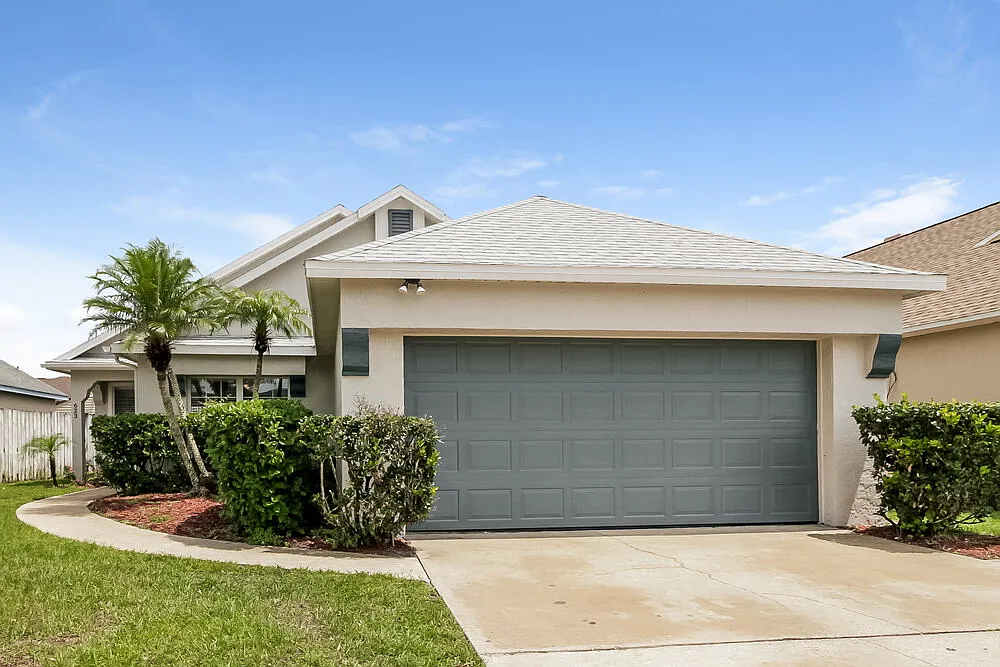 3 bed, 2.0 bath, 1325 sqft, $2,370 — Photo 1