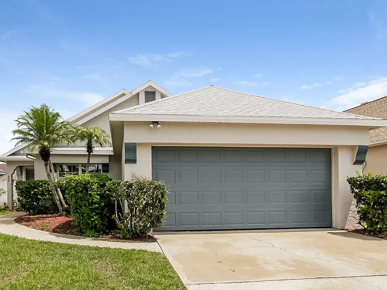 623 Weybridge Ct — Photo 1