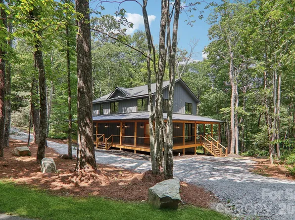 365 Cherokee Cir, Lake Toxaway, NC 28747