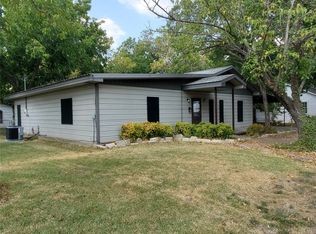 801 E 14th St, Bonham, TX 75418