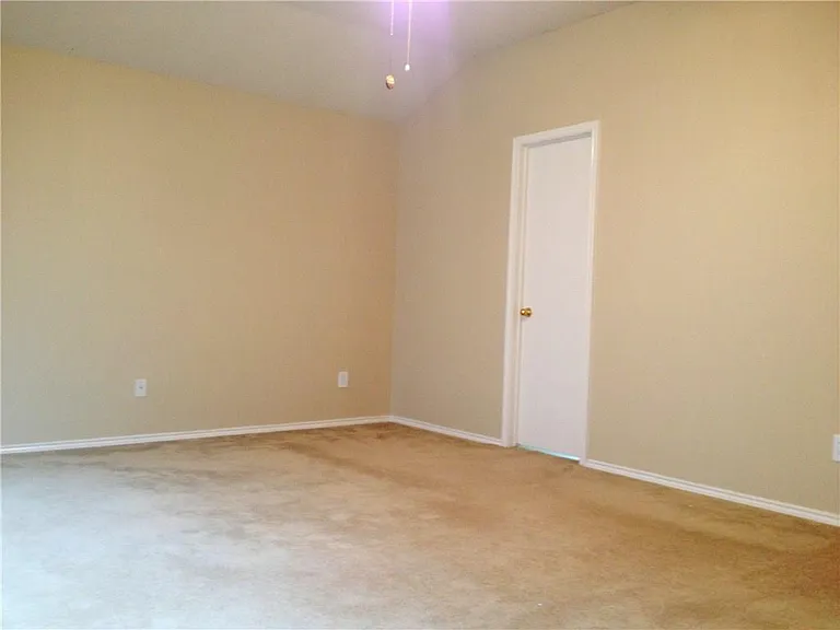 625 Rothschild Ln — Photo 9