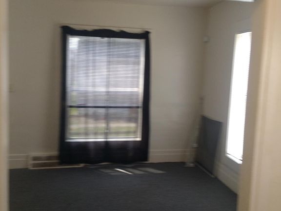 4th image of 125 E Howard St
