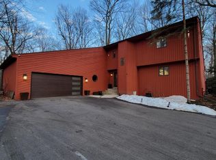 1776 Whispering Woods Ct, Richfield, WI 53076