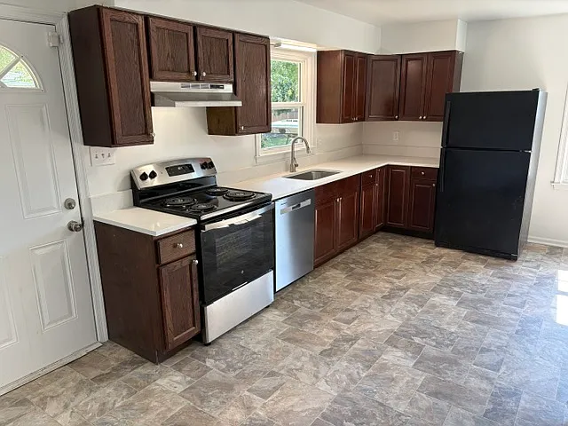 3 bed, 1112 sqft, $1,825 — Photo 2