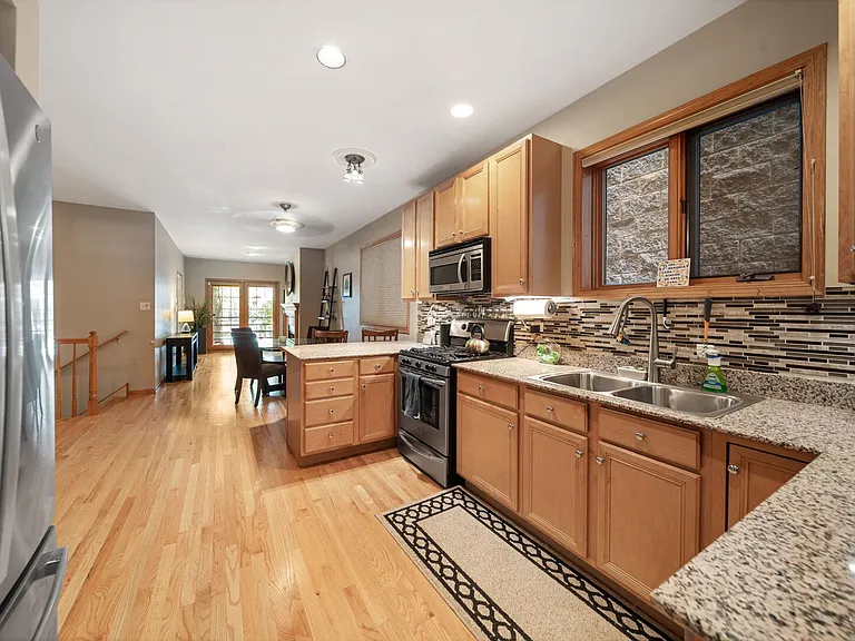 1451 W Walton St #1 — Photo 8