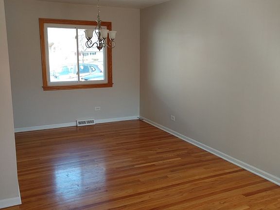 4th image of 526 E Park Ave