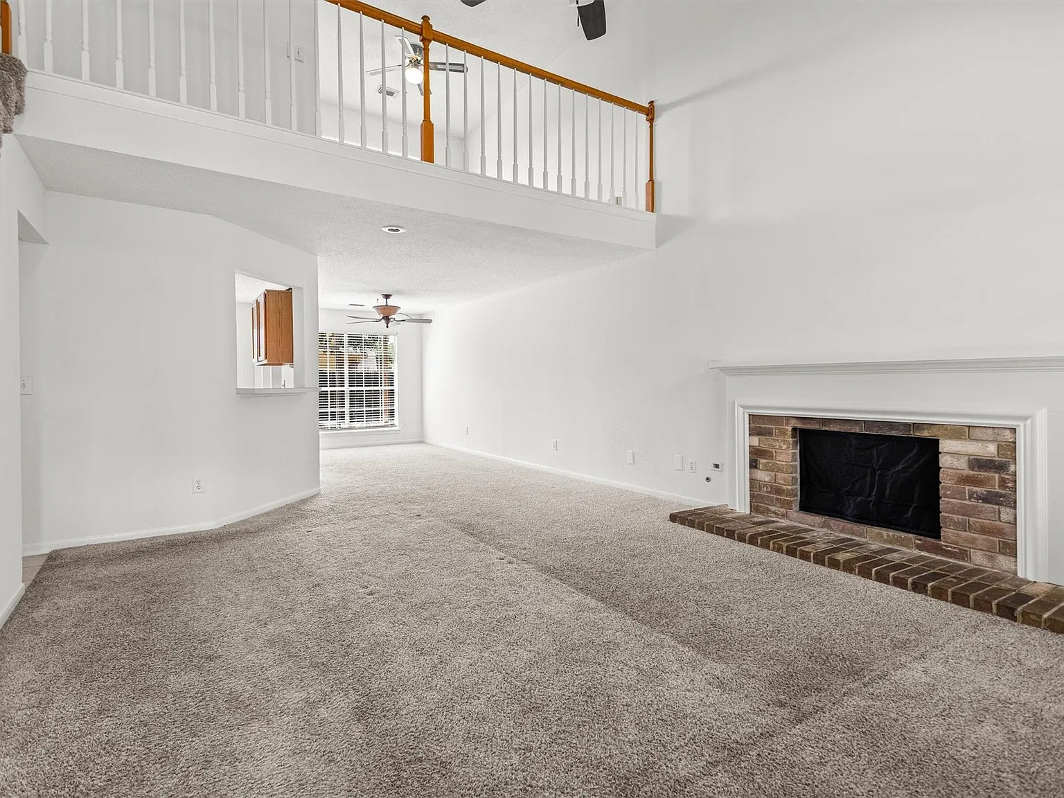 3 bed, 2.5 bath, 1642 sqft, $1,800 — Photo 3