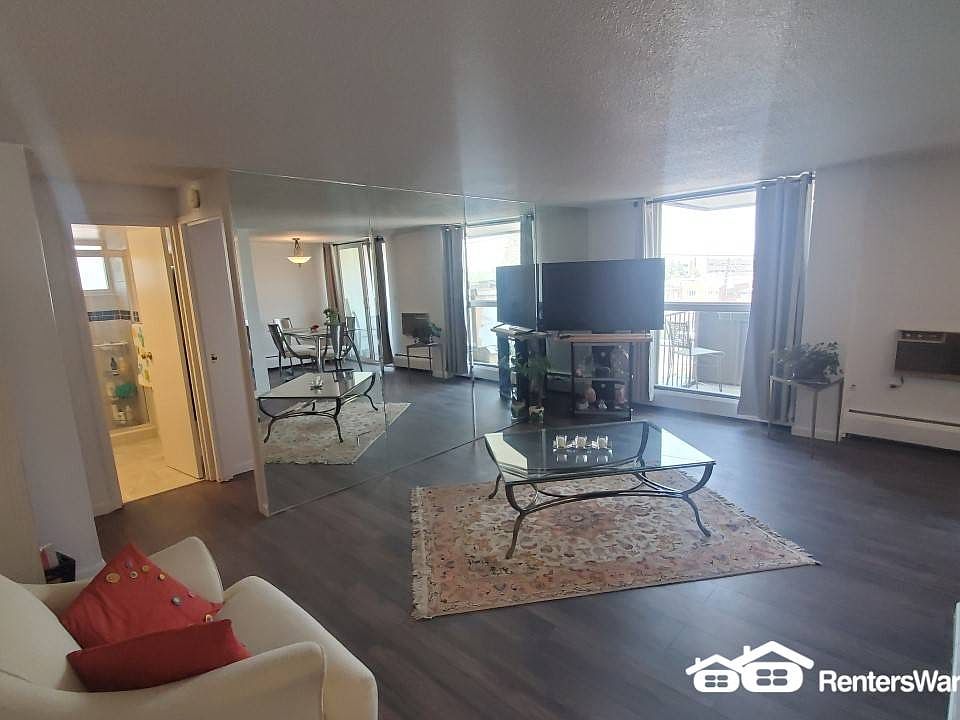 1st image of 799 N Dahlia St APT 406